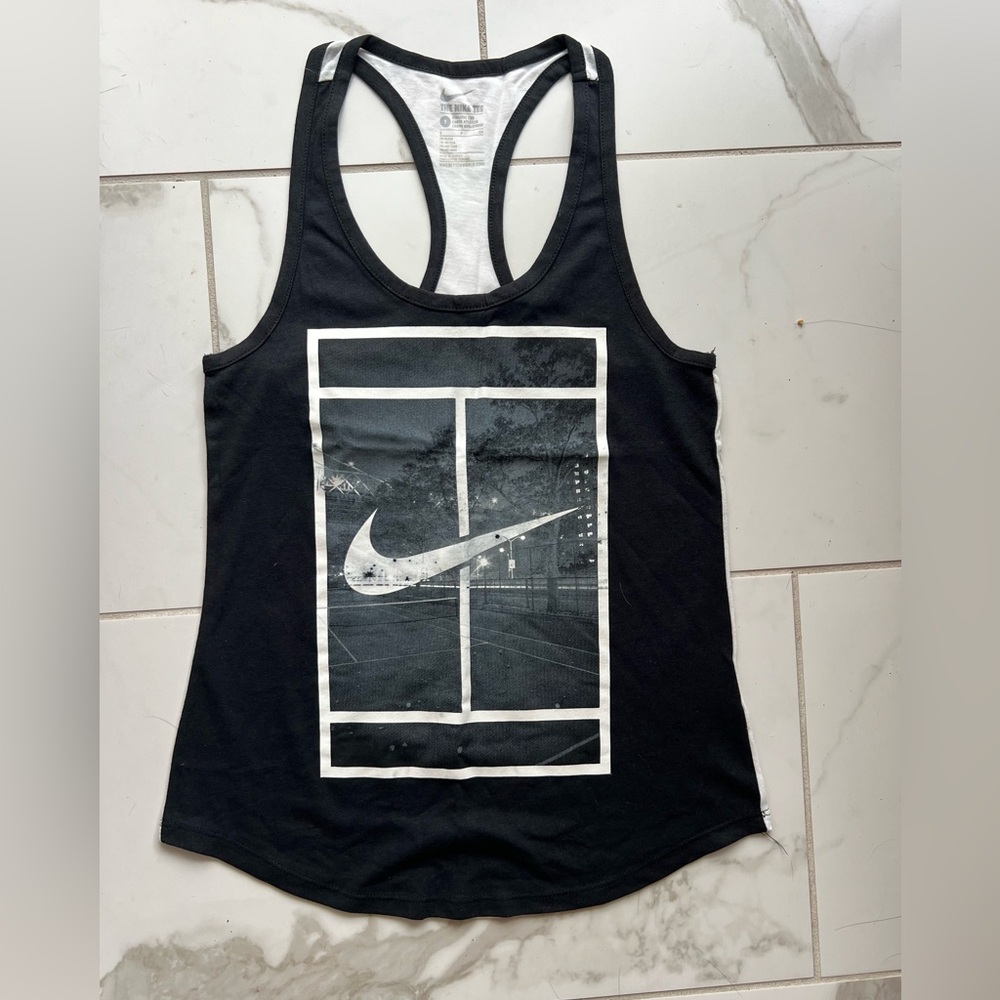 NWOT. Nike Tee